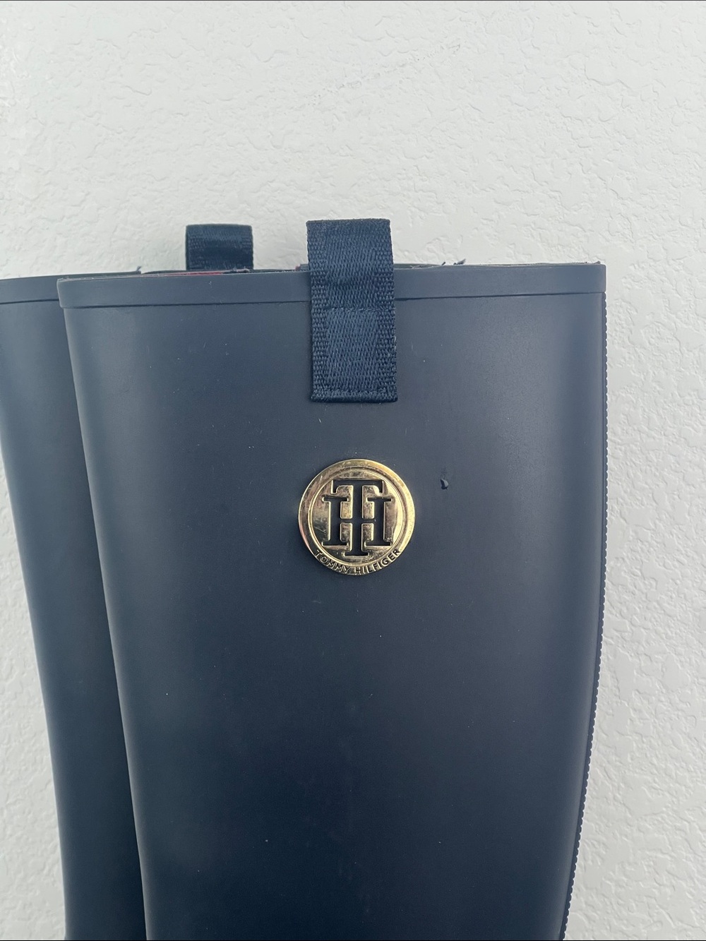 Tommy Hilfiger Tall Navy Rubber Rain Boots with Gold Logo - Picture 4 of 6